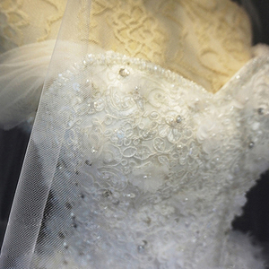 The Princess Bride lace bead bra shoulder tail wedding dress