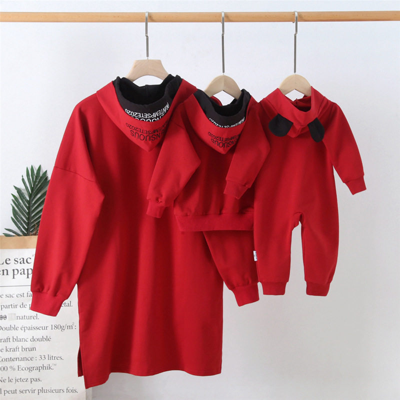 3 4인 가족의 가을 겨울 의류 부모자식 의류 대형 후드 티셔츠 드레스  크롤링 의류 모자 가족 의류