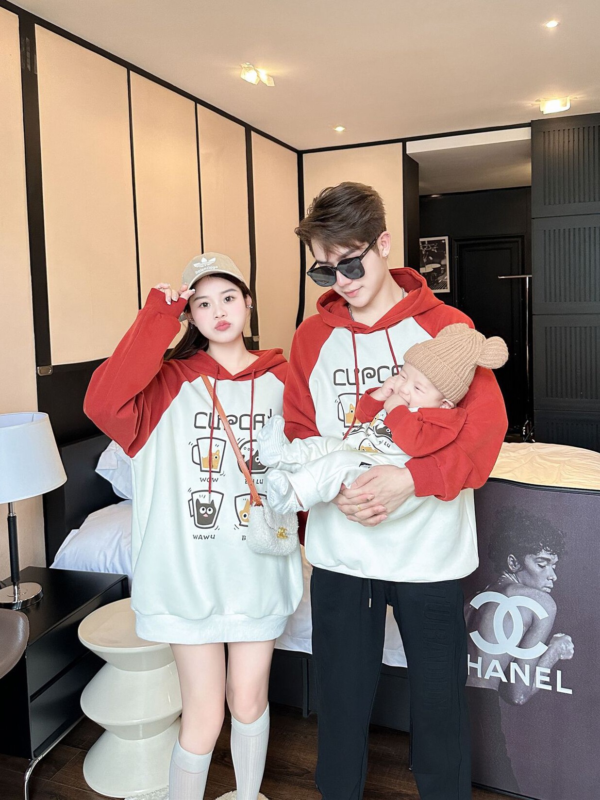 3 4인 가족을 위한 가을 겨울 친자복 엄마와 아이 엄마와 딸을 위한 대비되는 컬러의 후드 스웨트셔츠 벨벳 가족복