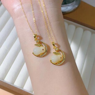 金包银玉兔项链轻奢月亮小兔子锁骨链本命年和田玉吊坠中秋礼物