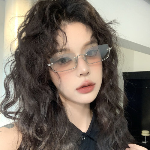 高级感复古辣妹风银色半框眼镜女