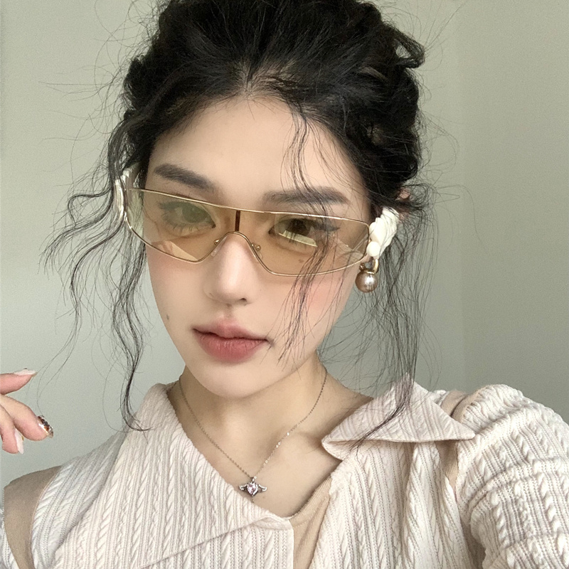 y2k爱心连体水银色墨镜女潮街拍