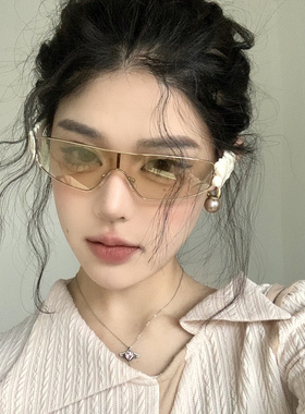 y2k爱心连体水银色墨镜女潮街拍