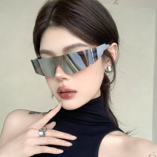 未来感水银色Y2K运动骑行墨镜女