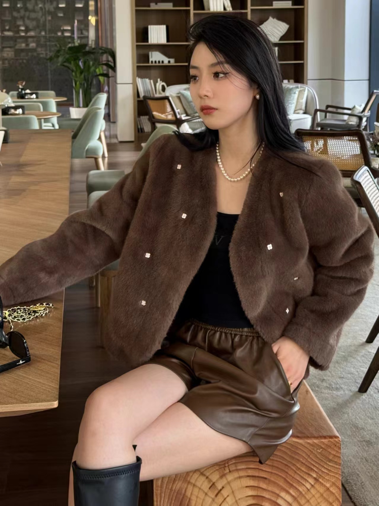 秋冬新款海宁皮草外套仿皮草外套短装皮毛一体时尚短款小外套披肩