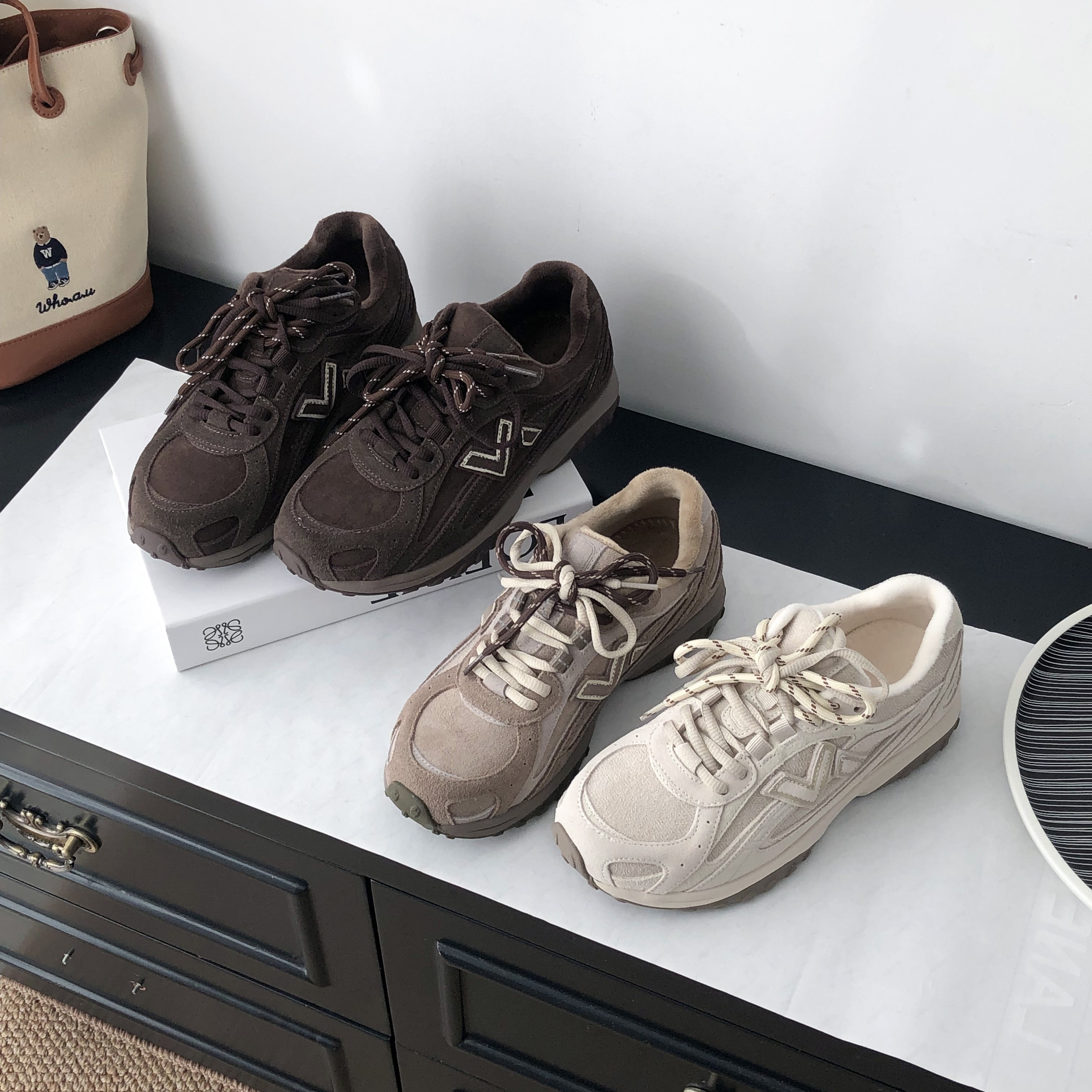 韩版冬季加绒时尚运动鞋女2025新款真皮显瘦轻便休闲鞋平底跑步鞋,女鞋,时尚休闲鞋,淘宝优惠券,粉丝福利购,淘宝优惠卷