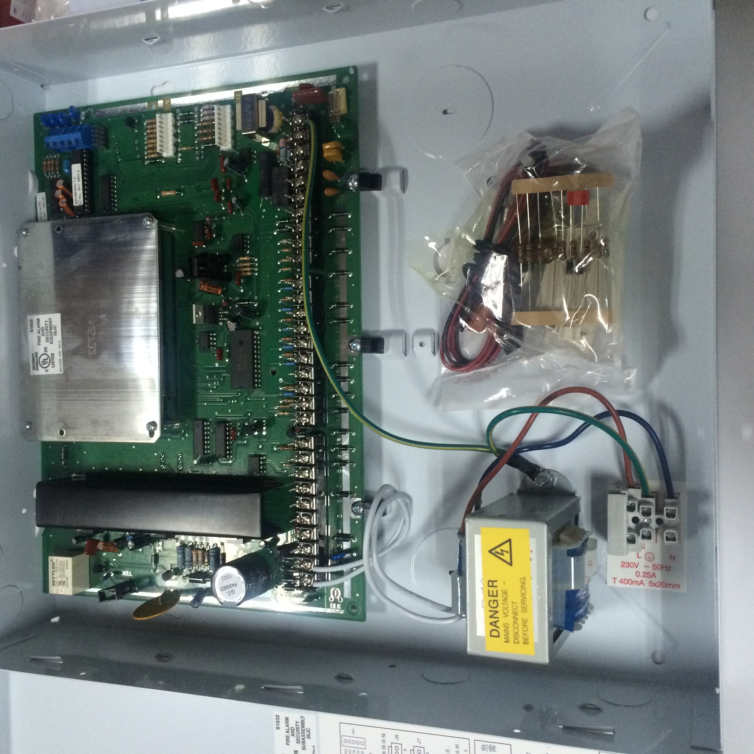 霍尼韦尔Vista-128bpt  vista-250bpt总线 报警主机正品低价