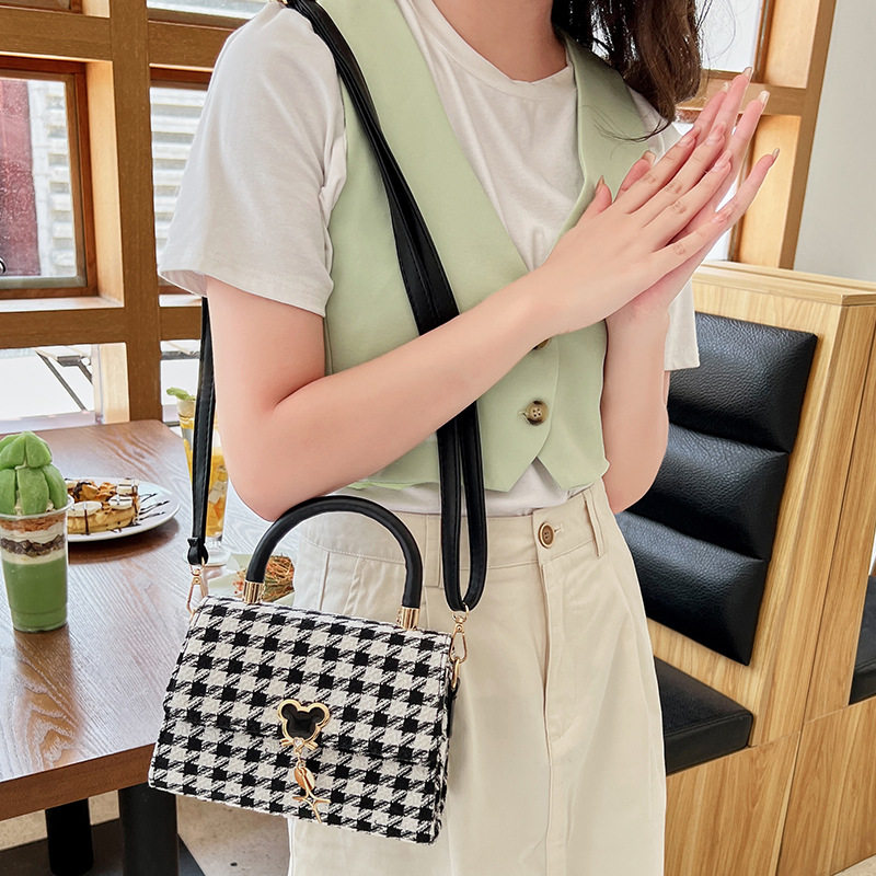 高级质感手提小方包包女2023新款轻奢小众设计百搭单肩斜挎包