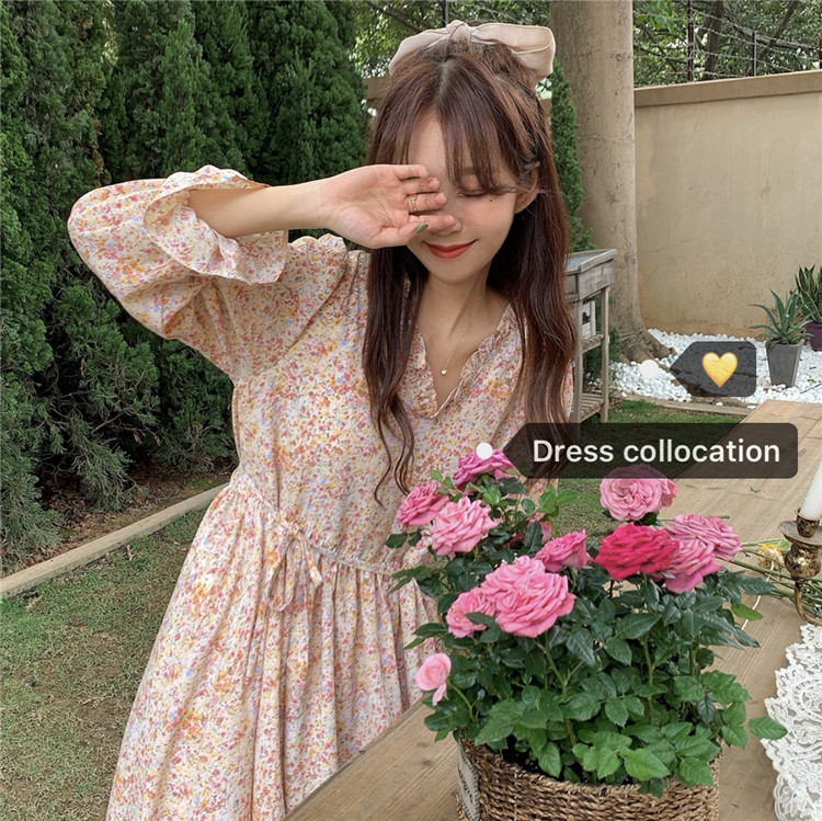 Real price ~ Korean version gentle wind super beautiful V-neck cut waist floral dress with Auricularia auricula edge