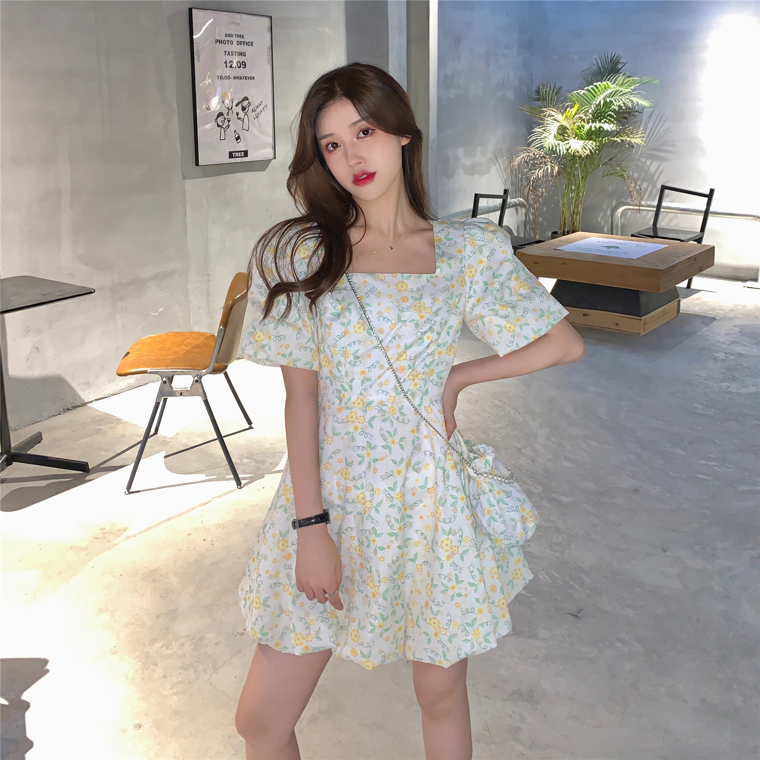 Real shot real price ~ Korean design feeling square neck bubble sleeve temperament waist show thin Floral Dress