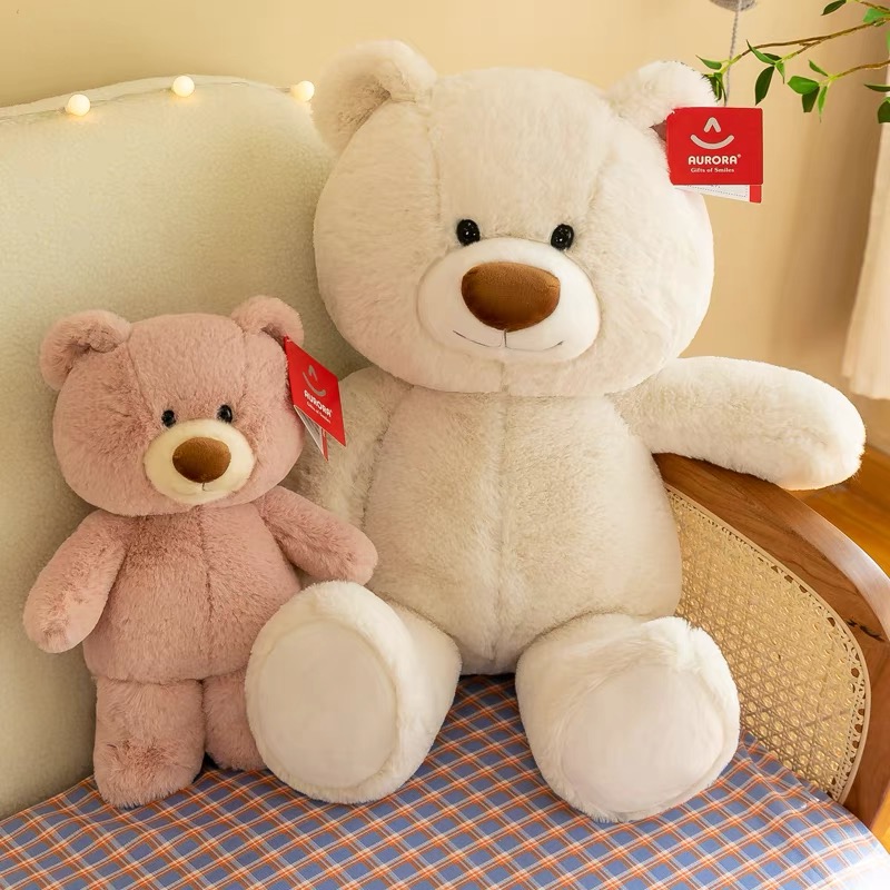 吾卢拉粉色小熊玩偶床上抱枕睡觉