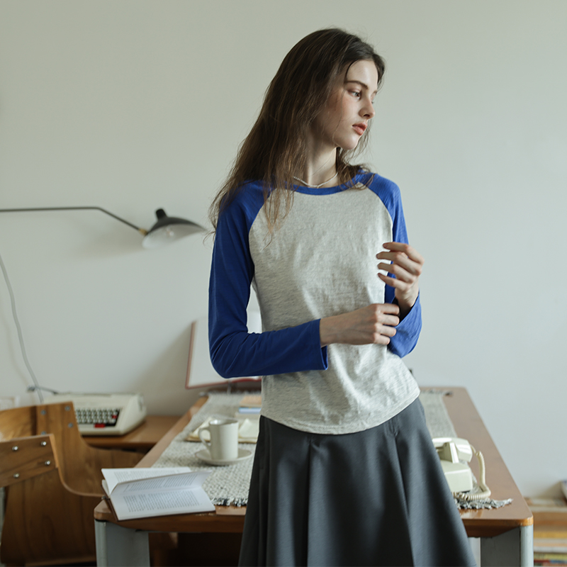 春也白 圆领撞色拼接长袖T恤女秋日常百搭插肩袖显瘦修身内搭上衣