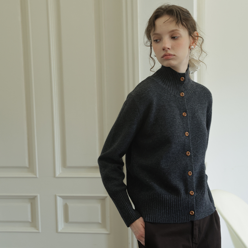 春也白全羊毛时髦知识风立领针织开衫女秋冬季慵懒氛围感毛衣外套