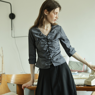 气质黑白条纹衬衫女春新款V领收腰褶皱设计感小众高级感法式上衣