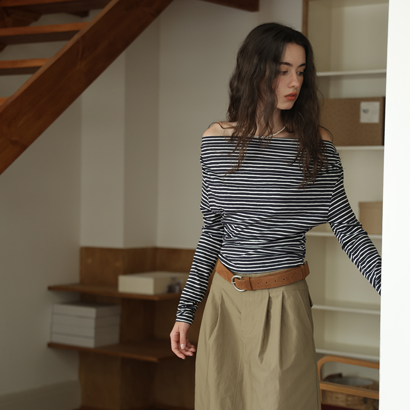 慵懒风一字领条纹收腰抽褶长袖T恤女秋款设计感百搭显瘦斜肩上衣