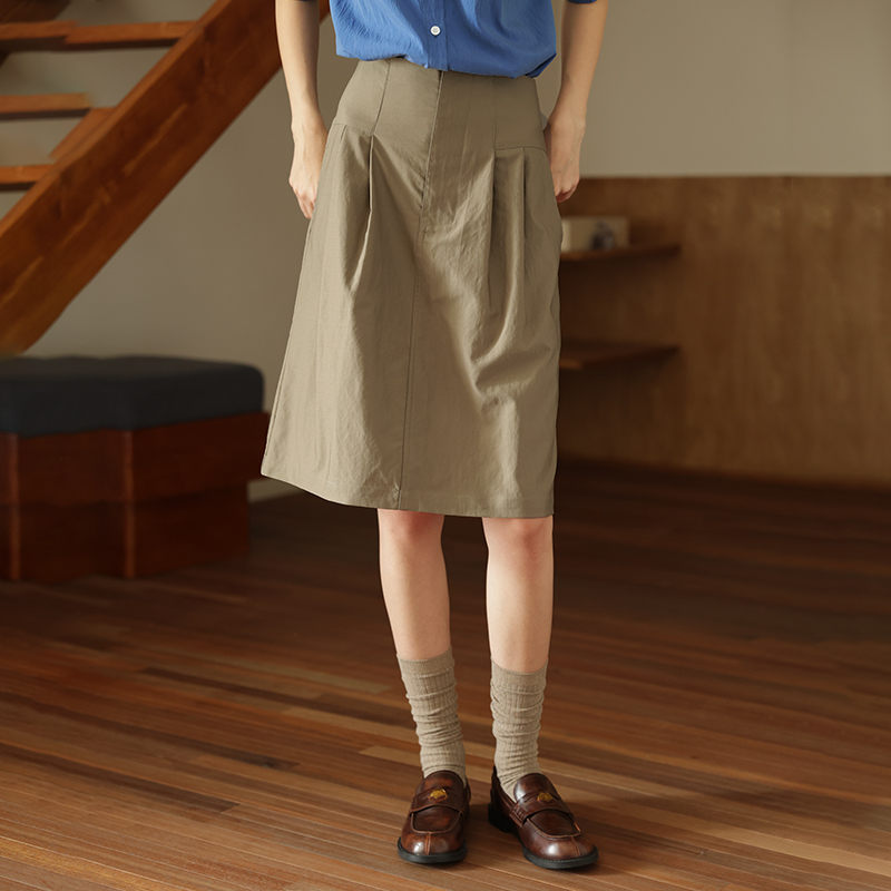 卡其复古宽松打褶休闲a字半身裙女秋新款高腰显瘦小个子直筒中裙