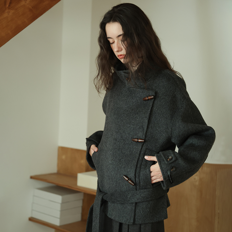 全羊毛立领双面呢牛角扣短款大衣女秋冬新款小个子知识风毛呢外套