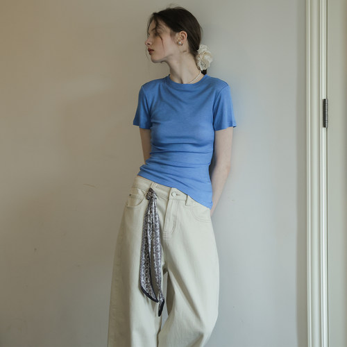 慵懒纸片人天丝羊毛圆领修身短袖T恤女夏设计感百搭显瘦扭扭上衣