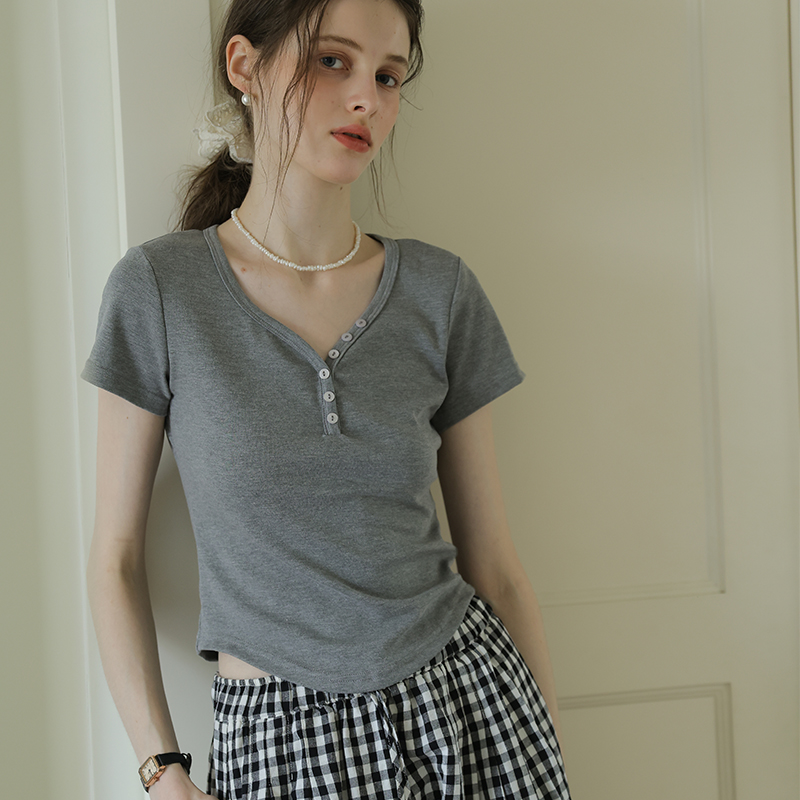 春也白 简约V领短袖T恤女夏季新款亨利领收腰显瘦气质露锁骨上衣