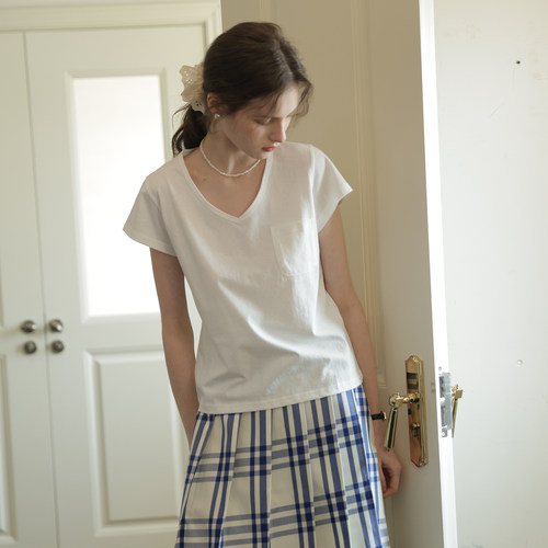 经典基础简约白色V领口袋正肩短袖T恤女夏新款显瘦百搭露锁骨上衣