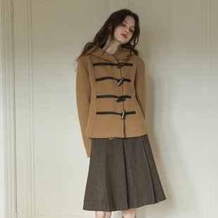 春也白全羊毛复古休闲短款牛角扣大衣女加厚小个子连帽保暖外套冬