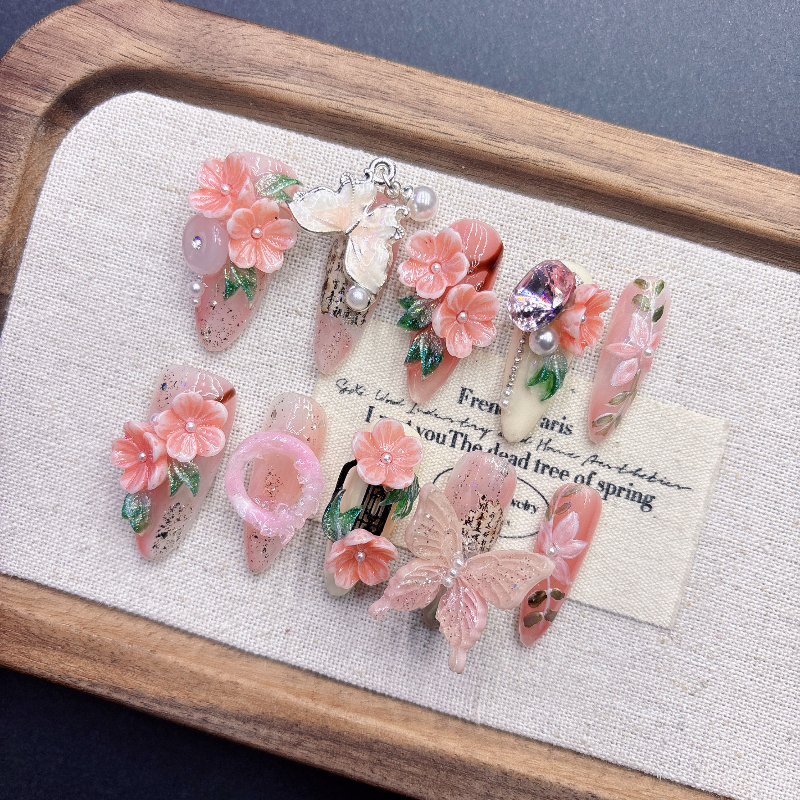 粉色蝴蝶纯手工穿戴甲立体蝴蝶高级感显白美甲气质新式2025中长款