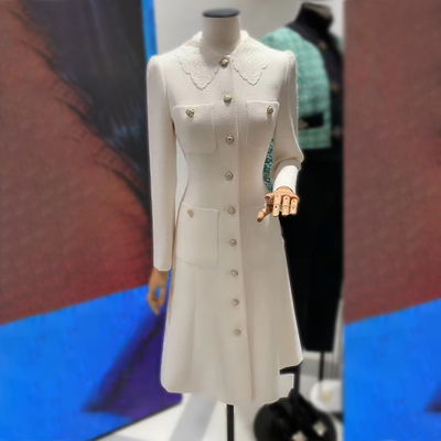 A字裙蕾丝拼接甜美收腰立体版型