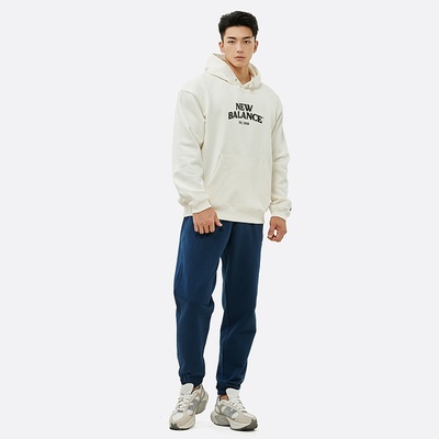 NEWBALANCE套头是连帽