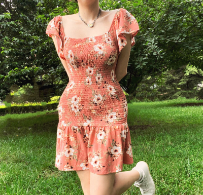 葡萄miki 清仓亏本 夏季美单度假风甜美弹力方领碎花短袖连衣裙