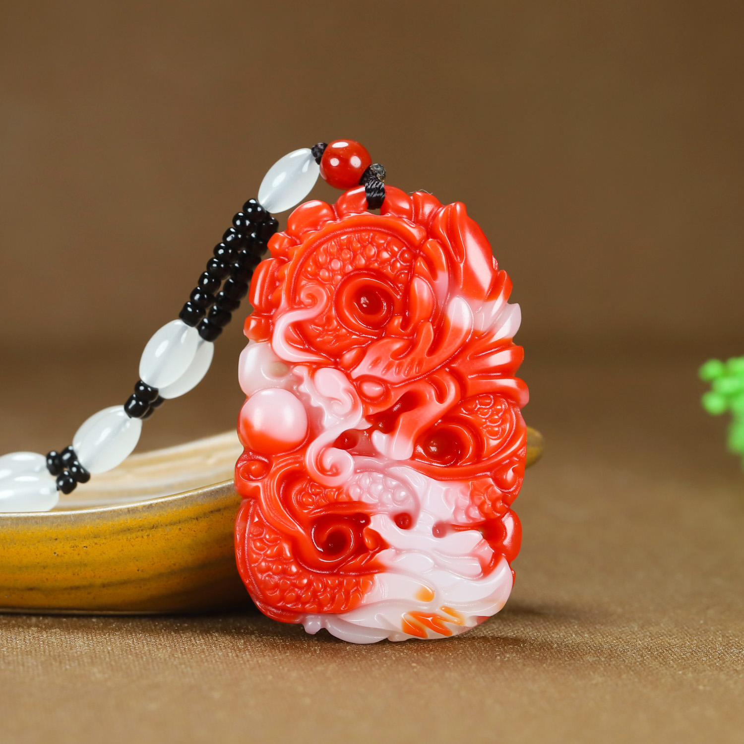 和田玉鸡血玉龙牌吊坠男女款新疆鸡血石红白玉生肖龙玉牌挂件吊坠