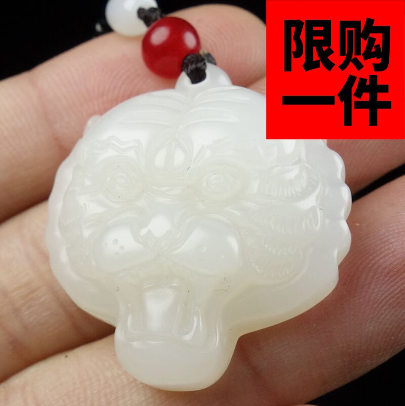 和田玉老虎头吊坠白玉虎虎生威转