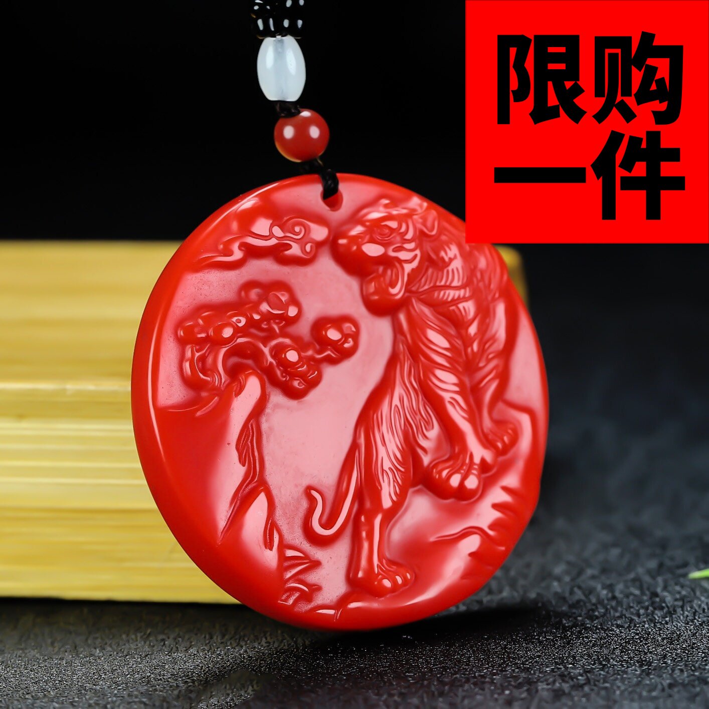 和田玉红玉老虎吊坠生肖虎玉牌本命年上山虎挂件红玉虎虎生威玉佩