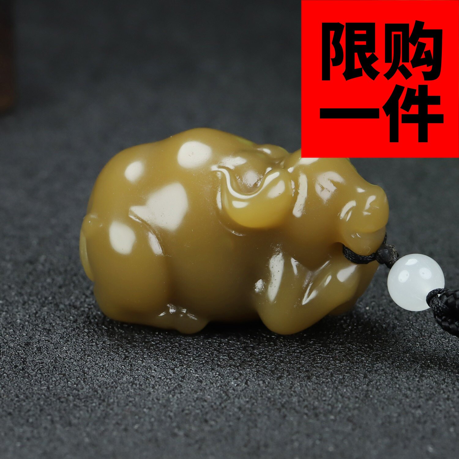 和田玉牛手把件新疆玉糖料扭转乾坤玉牛手玩件玉石生肖牛把件挂件