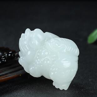 新疆和田玉金蟾献福手把件白玉三足蟾手把件玉富贵缠身手玩件摆件