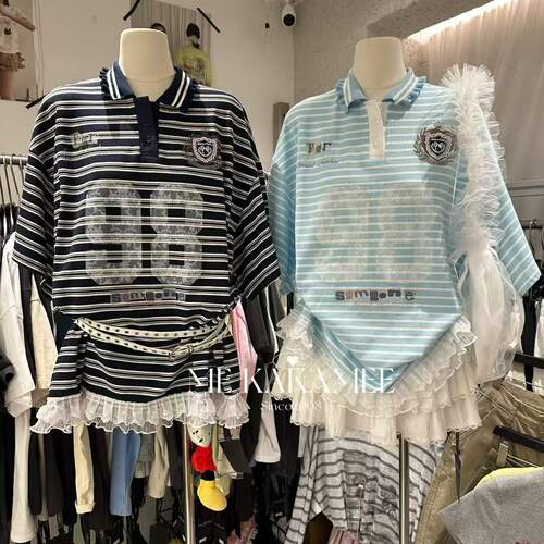 KAKAMEE短袖T恤女26新喷画美式复古字母polo领拼接蕾丝下摆条纹裙