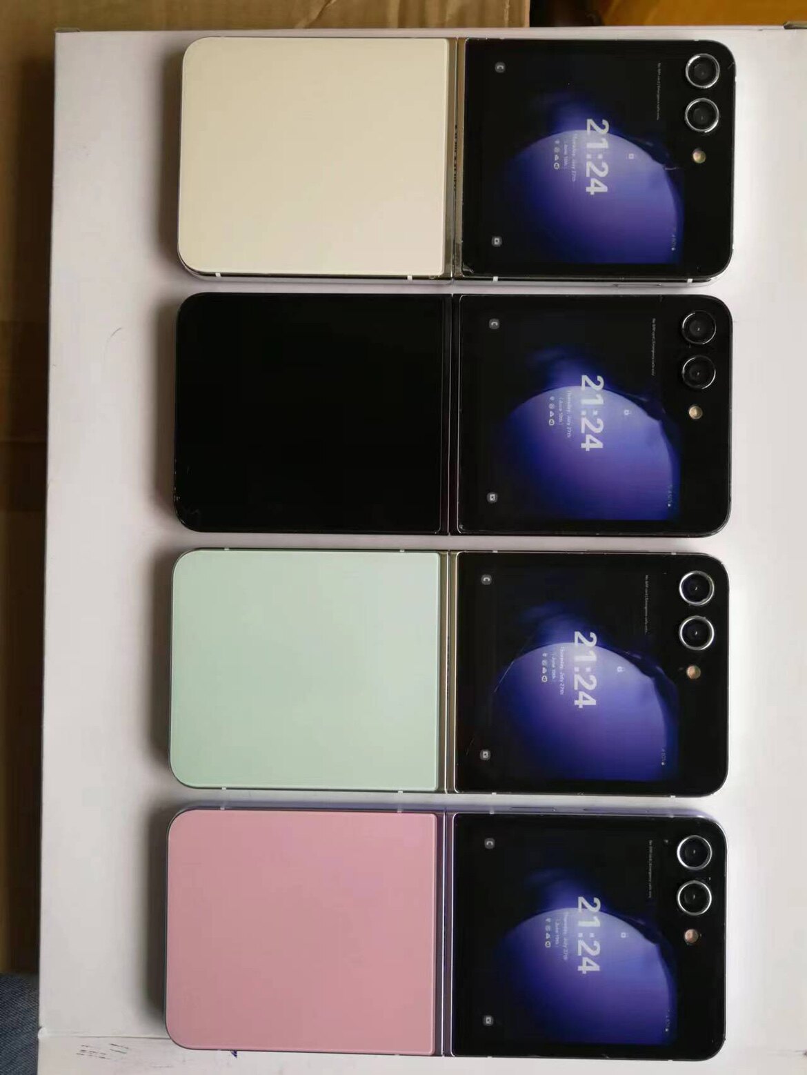 适用于三星z flip5折叠手机模型 ZFLIP5柜台展示手机壳拍图