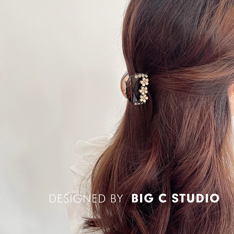 日系高级感轻奢山茶花抓夹鲨鱼夹