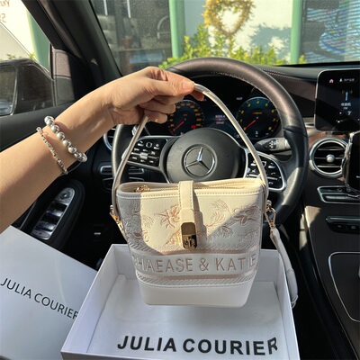 JULIACOURIER高级感水桶包折扣