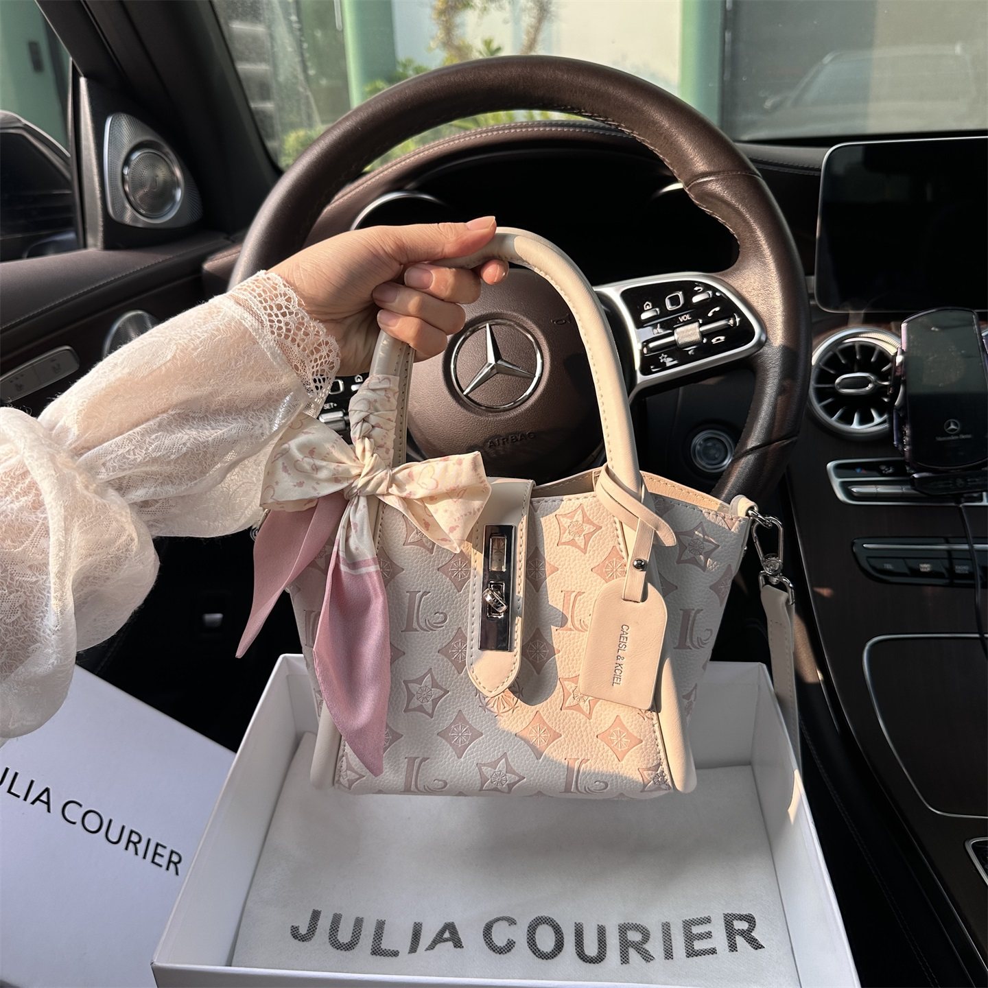 JULIACOURIER女包高级感压纹菜篮子包包女2026新款单肩斜挎手提包,运动包/户外包/配件,挎包/拎包/休闲包,淘宝优惠券,粉丝福利购,淘宝优惠卷