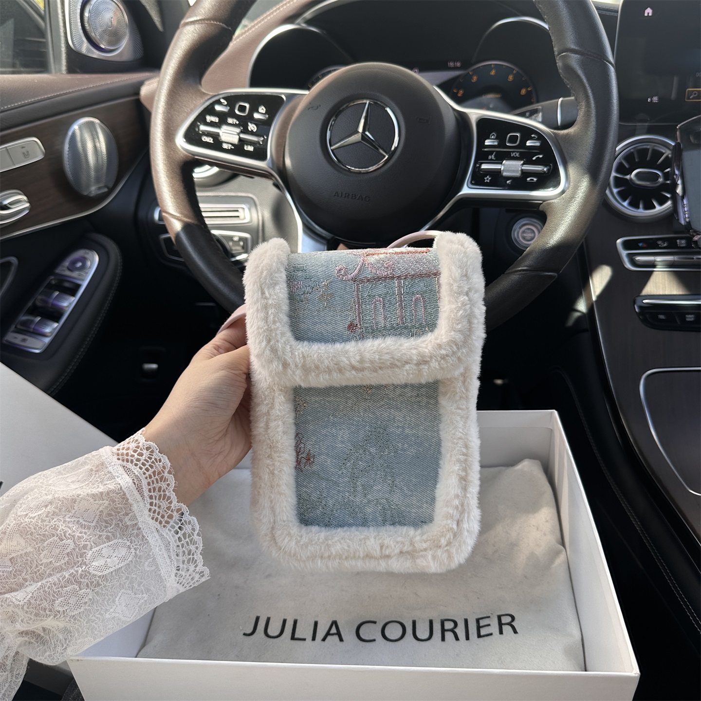 JULIA COURIER女包羊羔毛刺绣手机包包2025新款高级感单肩斜挎包
