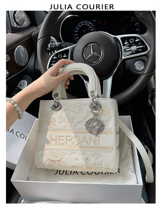 Julia Courier Niche High-End Embroidered Princess Diana Bag for Women 2025 New Versatile Chinese Style Small Square Bag