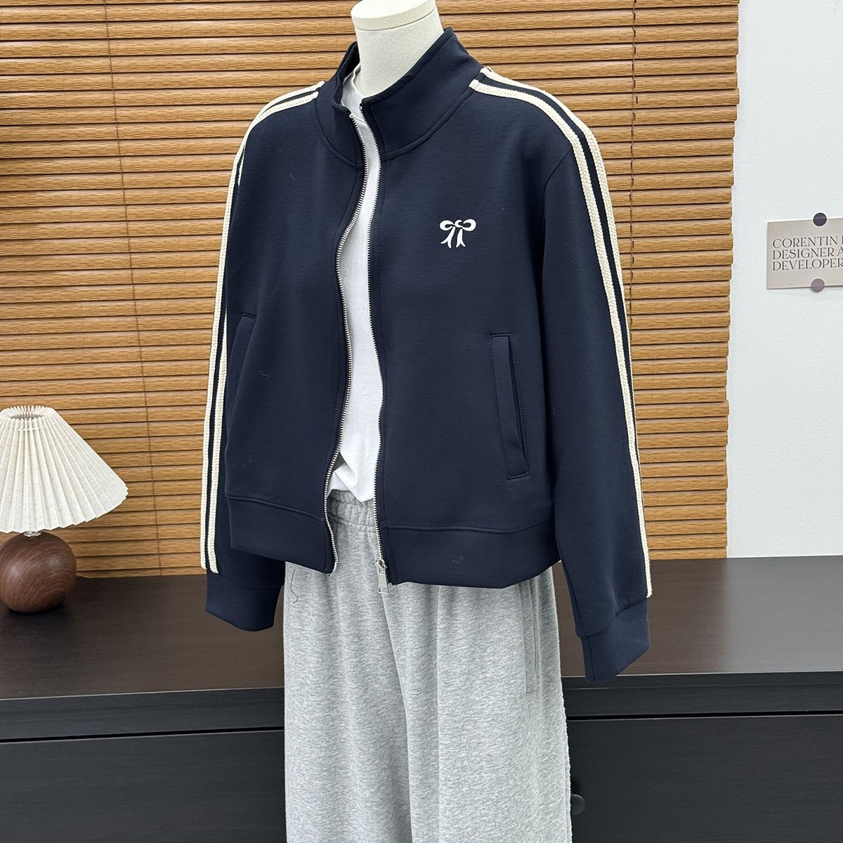 棒球服拉链短外套开衫高领蝴蝶结刺绣竖条运动三条杠深蓝色短上衣