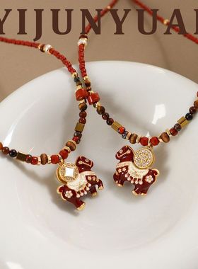 原创设计感秋冬新款红色滴油马上有钱花小马吊坠项链轻项圈百搭感