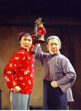 现代京剧红灯记演出服李奶奶李玉和铁梅服表演服老太太服样板戏服