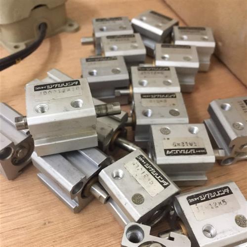 二手小金井气缸JTA12X5/JDAD12X10/JDA12X10随机卖  不包好坏
