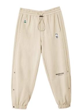 JJ国内代购卡其色松紧腰联名款按扣开叉束脚运动卫裤男 22241D063