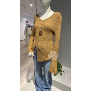 VM国内代购黄棕色浅色低领套头开叉不规则修身针织衫女 324224018