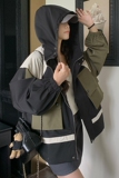 户外风拼色短款连帽冲锋衣外套女春秋超火好看高级感小众夹克上衣，女装短外套，2C028