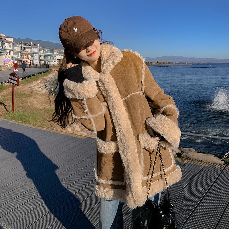 韩系chic咖色皮毛一体外套女秋冬2025超火好看加绒加厚羊羔毛夹克,女装短外套,2C028