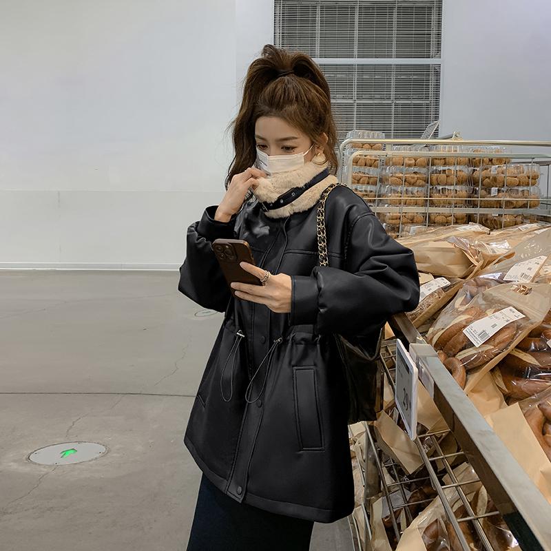 美拉德咖色短款翻领皮毛一体厚外套女秋冬2025新款高级感pu皮夹克,女装皮衣,2C028